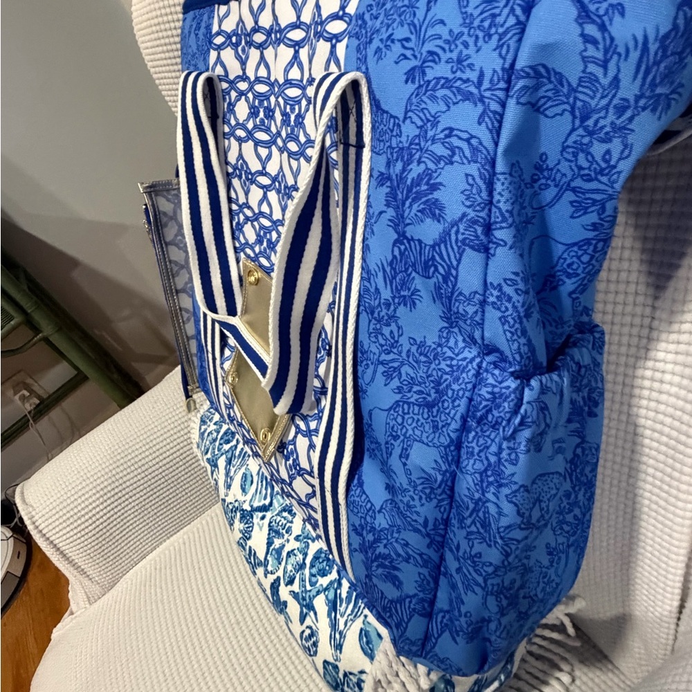 Lilly Pulitzer Blue Patterned cooler Tote with Striped Handles Pouch NWT Summer - Picture 6 of 8